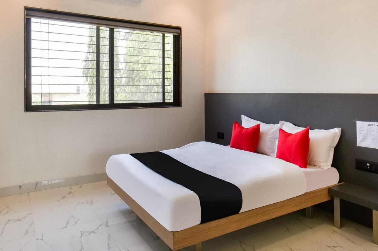 Capital O 71866 Hotel Ansh 奥兰加巴德 外观 照片